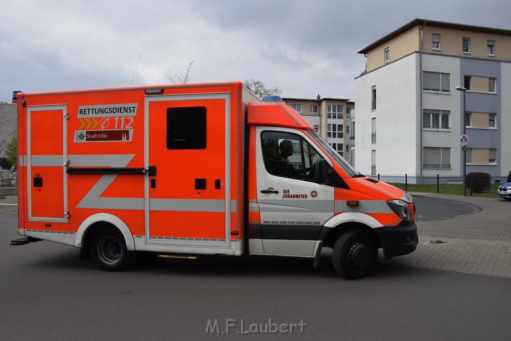 Einsatz BF Koeln in Koeln Buchheim Arnsbergerstr P41.JPG - Miklos Laubert